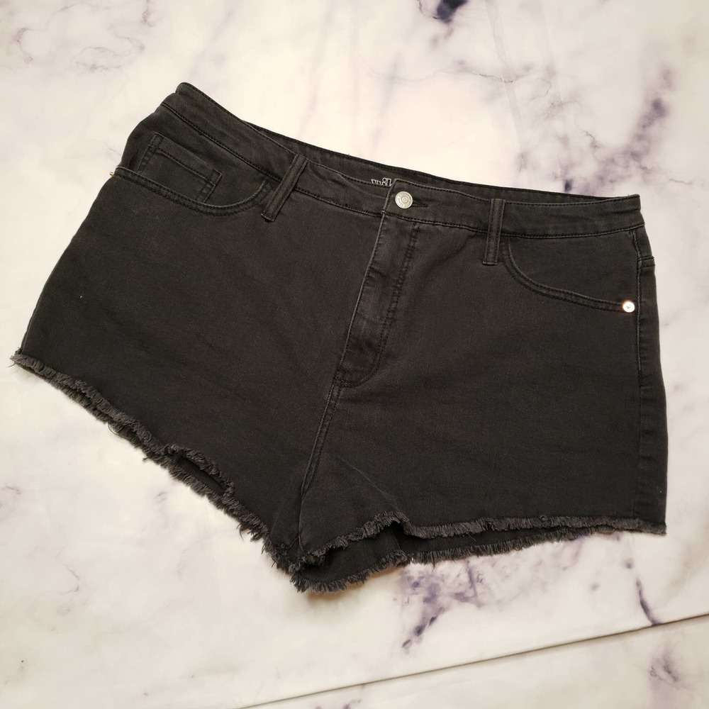 WILD FABLE black fringe hem hi-rise denim shorts 18
